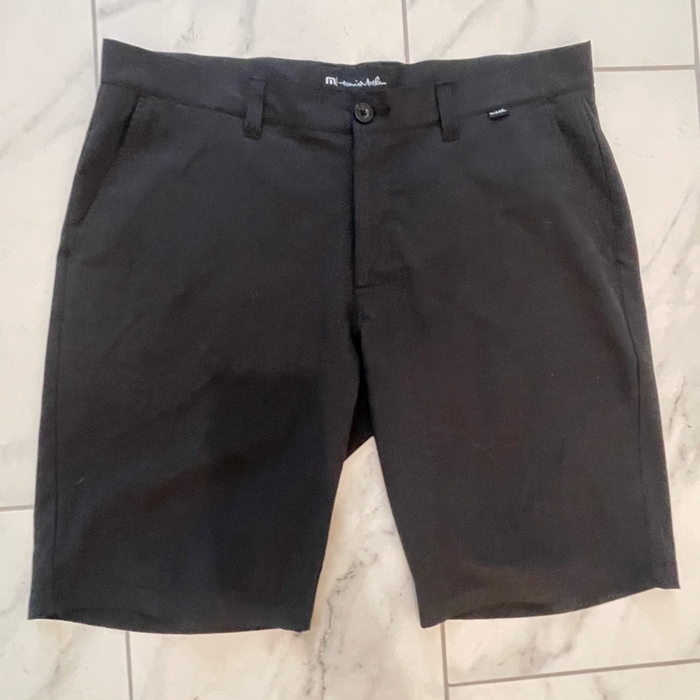 Men’s Travis Mathew golf shorts